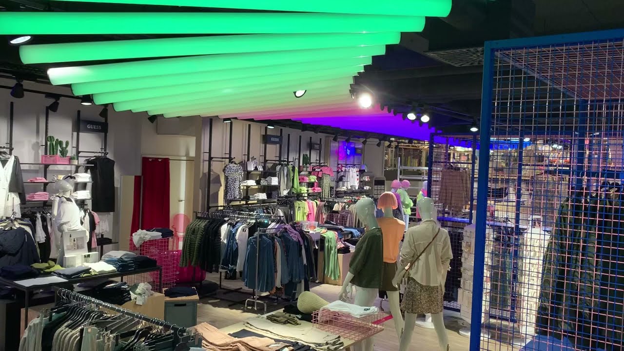 AIMOTION Casambi programmed running lights in retail store